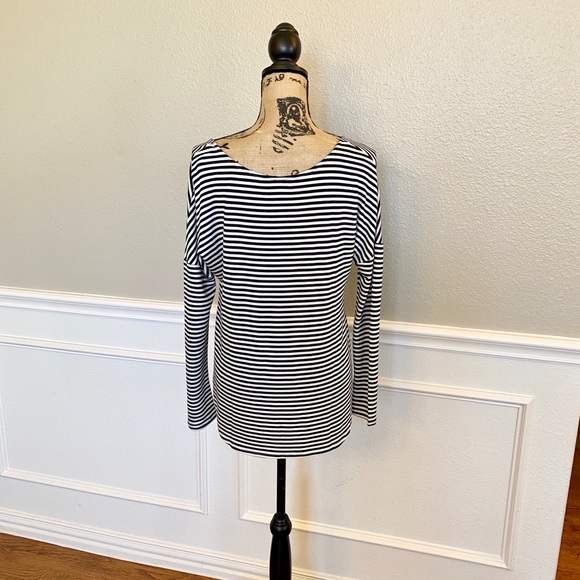 ~ Kit + Sky ~ long sleeve navy and white stripe top. Size medium. - Picture 4 of 5